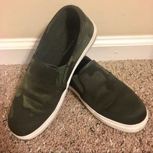 Time and Tru Camo boat shoes